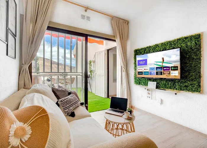 Фото Sea View, 5Min Beach, Wifi, Pool, City Center, Dolphin Excursions, Kids Friendly Лос Кристианос